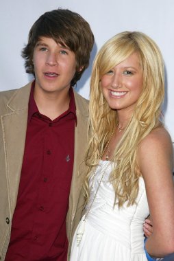 Devon werkheiser ve ashley tisdale