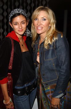 Caroline D'Amore ve Mary Beth York