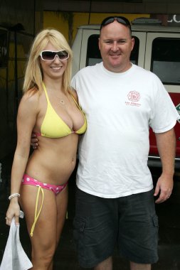 adam carolla ve 97.1 klsx ücretsiz fm sadaka araba