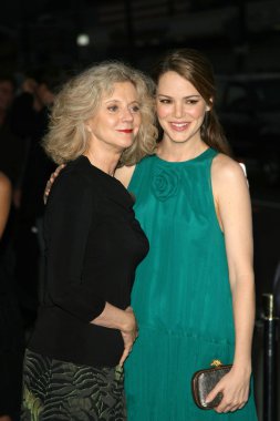 Blythe Danner, Jacinda Barrett