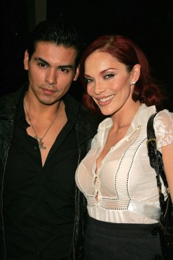 viktor ve rolf koleksiyonu kutluyor, h ve m