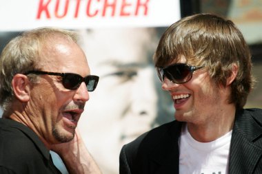 Kevin costner, el ve ayak töreni Yazdır