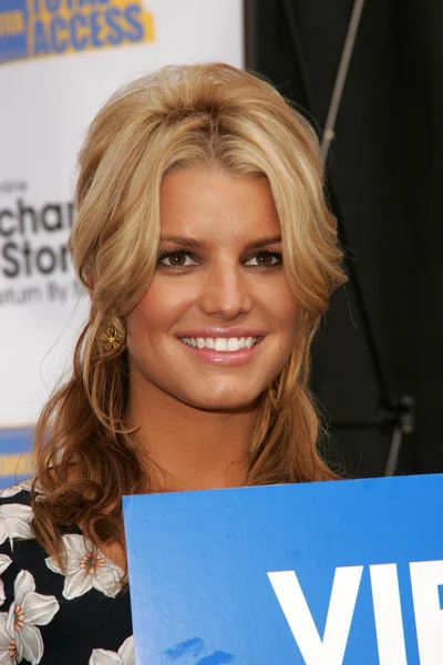 Jessica simpson ve blockbuster duyurdu "Toplam erişim" — Stok fotoğraf