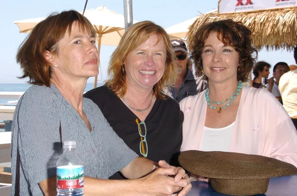 Laura stern met amy madigan en kathleen quinlan — Stockfoto