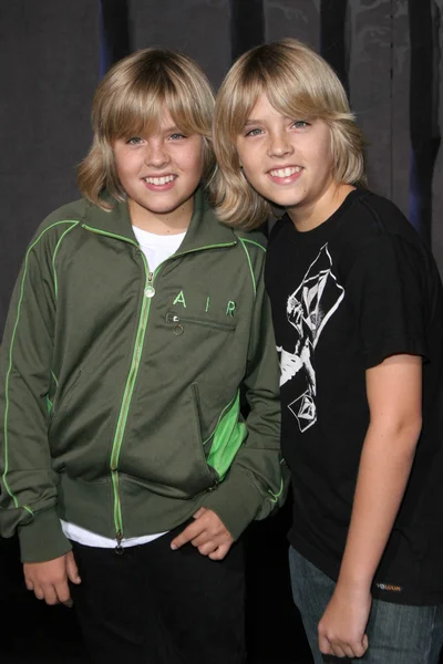 Dylan and Cole Sprouse — Stock Photo, Image