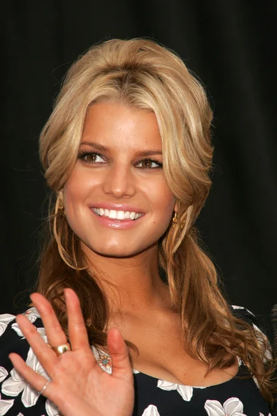 Jessica simpson ve blockbuster duyurdu "Toplam erişim" — Stok fotoğraf