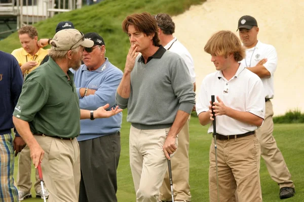 8 yıllık michael douglas ve lexus tarafından sunulan arkadaşlar