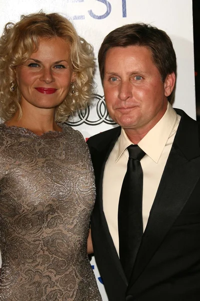 Sonja Magdevski and Emilio Estevez — Stock Photo, Image