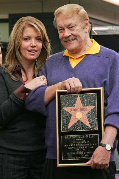 Jerry buss hollywood promenad av berömmelse ceremoni — Stockfoto