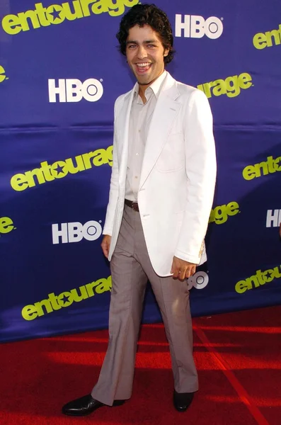 Adrian Grenier à la première d'Entourage. The Cinerama Dome, Hollywood, Californie. 06-01-06 — Photo