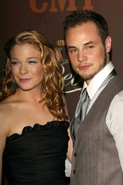 LeAnn rimes och dean sheremet — Stockfoto