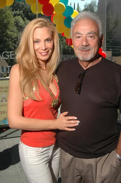 Cindy Margolis y el padre Bill Margolis — Foto de Stock