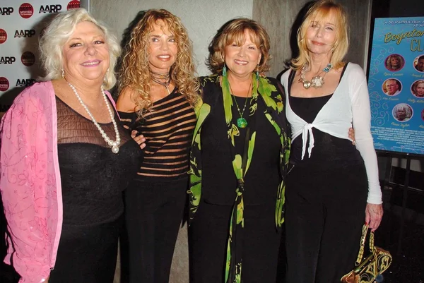 Renee Taylor and Dyan Cannon with Brenda Vaccaro and Sally Kellerman — Stock Photo, Image