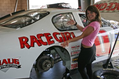 bridgetta tomarchio nascar busch serisi yarış kızdır
