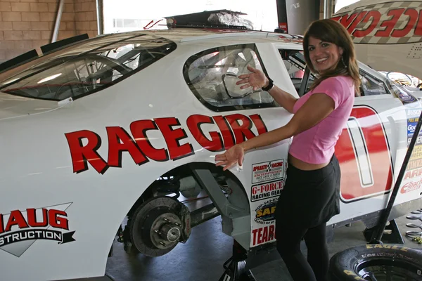 bridgetta tomarchio nascar busch serisi yarış kızdır
