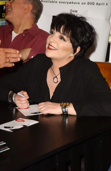 Liza Minnelli In Store Appearance — 图库照片