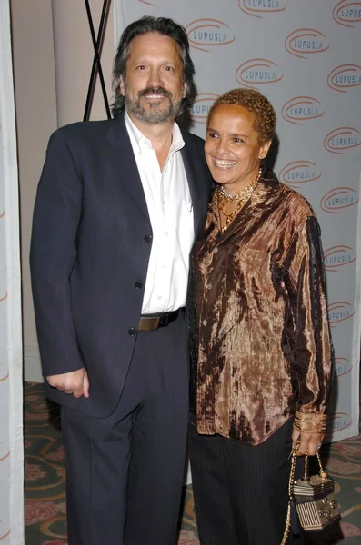 Sam Behrens y Shari Belafonte — Foto de Stock