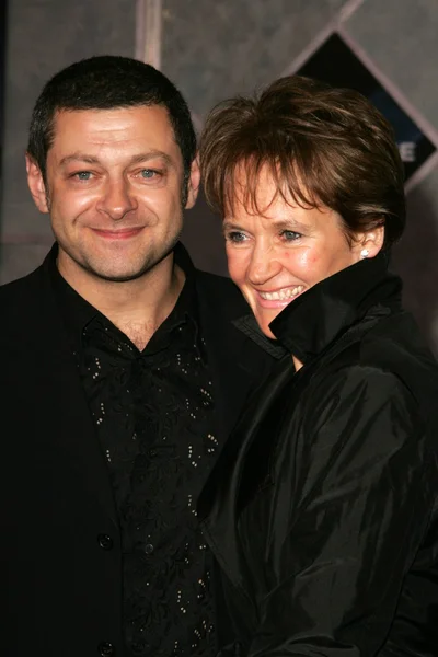 Andy Serkis, Lorraine Ashbourne — Foto de Stock