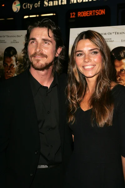 Christian Bale y su esposa — Foto de Stock
