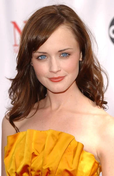 Alexis Bledel arriving at the 2006 NCLR ALMA Awards. The Shrine Auditorium, Los Angeles, CA. 05-07-06 — Stock Photo, Image