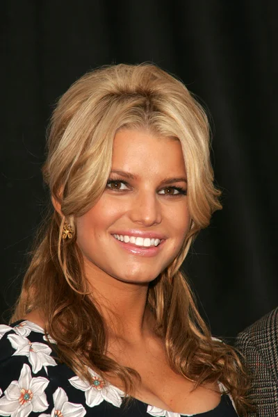 Jessica Simpson และ Blockbuster ประกาศ " การเข้าถึงทั้งหมด " — ภาพถ่ายสต็อก