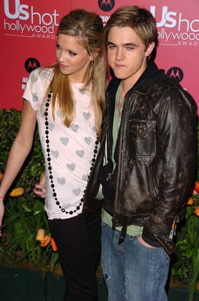 Katie cassidy und jesse mccartney bei den us weekly hot hollywood awards. republic restaurant and lounge, west hollywood, ca. 26-04-06 — Stockfoto