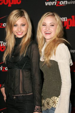 Alyson Michalka, Amanda Michalka