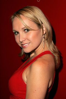 alana köri 1 yıllık tatil cenneti tepeler yararlanarak hooters konser hırpalanmış kadın ve çocuk barınak, xes, hollywood, ca 12-07-05 fileena tarafından küpe takıyor