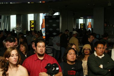 adam carolla radyo programında kayıt canlı