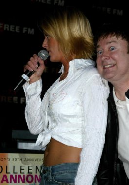 adam carolla gösteri denize indirmek eğlenti