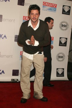 Simon Rex