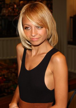 Nicole richie deposu görünüm