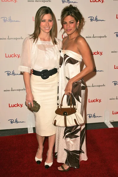 Lucky Magazine anfitriones Miss Davenporte Trunk Show —  Fotos de Stock