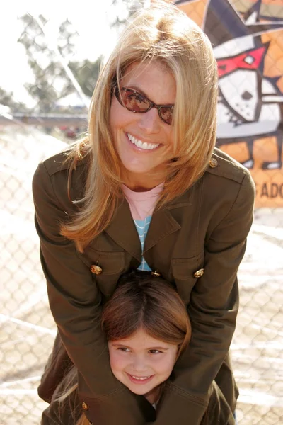 Lori Loughlin e filha — Fotografia de Stock