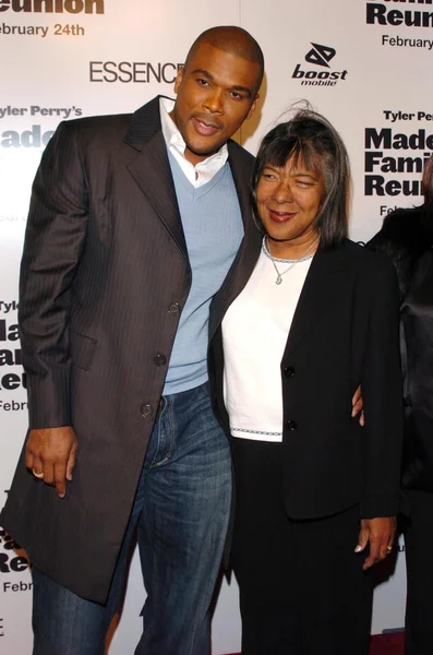 Tyler perry und freund — Stockfoto