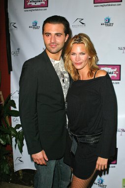 Meghan moda hafta şal parti