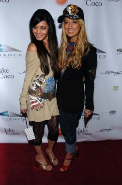 Vanessa anne hutchinson ve ashley tisdale