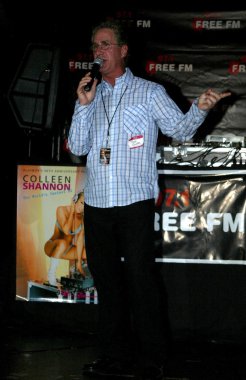 adam carolla gösteri denize indirmek eğlenti