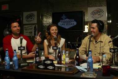 adam carolla radyo programında kayıt canlı