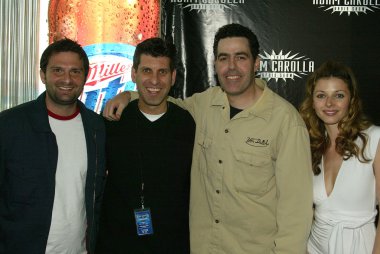adam carolla ve adam carolla radyo programında konukları karşılamak ve selamlıyorum. Hayalet bar, palms hotel, las vegas, nv. 03-09-06