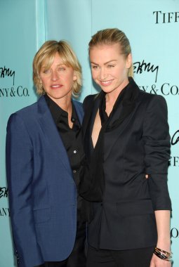 Tiffany ve co frank gehry premiere koleksiyonu başlatılmasına yardımcı