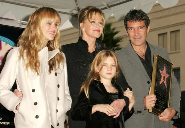 Antonio Banderas, Melanie Griffith, Stella Banderas, Dakota Johnson