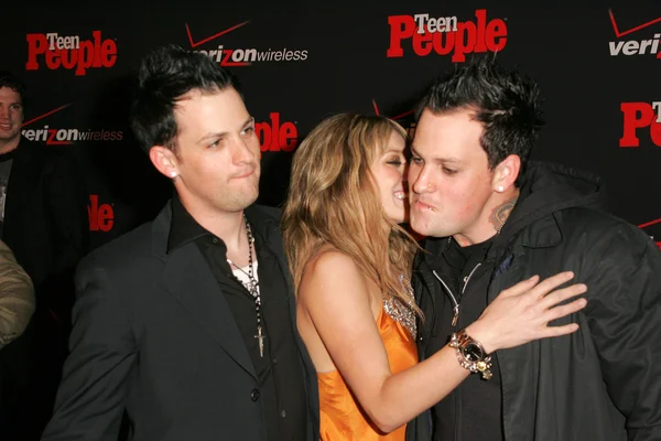 Joel madden s hilary duff na dospívající 4 roční umělců rok stranou, prvek, hollywood, ca 11-22-05 — Stock fotografie