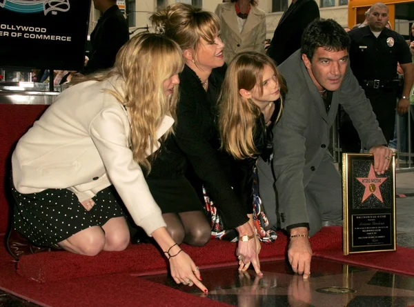 Antonio Banderas, Melanie Griffith, Stella Banderas, Dakota Johnson — Zdjęcie stockowe