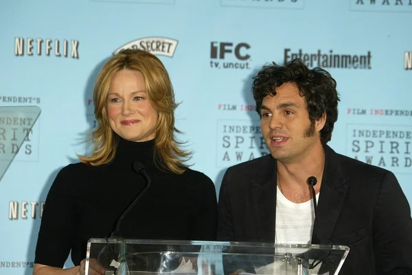 Laura linney und mark rüffalo — Stockfoto