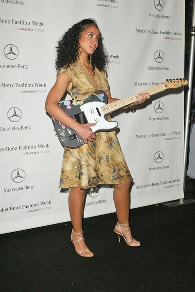 Mercedes-Benz Fall 2006 L.A. Fashion Week Day 5 Arrivals — Stock Photo, Image