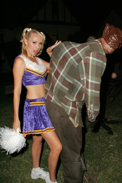 Alana Curry on Halloween night, Trick or Treating in Burbank, CA 10-31-05 — Stock Photo, Image