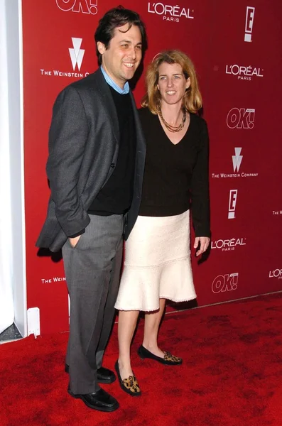 Kerry kennedy en vriend op de weinstein companys 2006 pre-oscar partij. Pacific design center, west hollywood, ca. 03-04-06 — Stockfoto