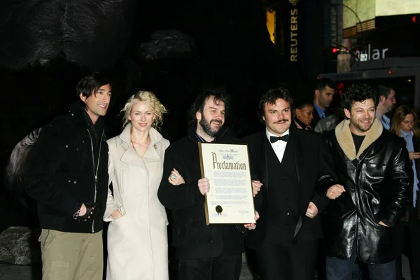 Adrien Brody con Naomi Watts y Peter Jackson en el estreno de King Kong. Loews E-Walk y AMC Empire Cinemas, Nueva York, NY. 12-05-05 —  Fotos de Stock