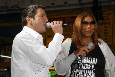 Leo quinones barındıran, kırmızı halı 